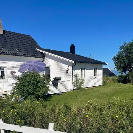 House In Stamsund Rishaugen